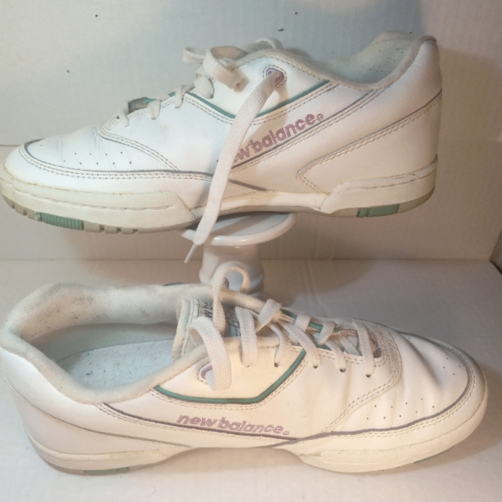 New Balance women's vintage sneakers size 8.5